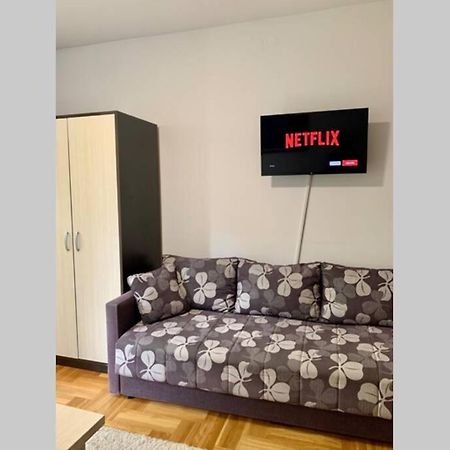 Renovated Cozy Studio 7 At Top Location - Available For Long Term Rentals Novi Sad Luaran gambar
