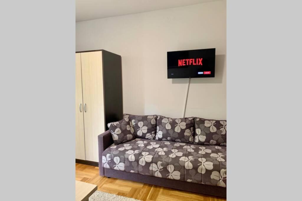 Renovated Cozy Studio 7 At Top Location - Available For Long Term Rentals Novi Sad Luaran gambar